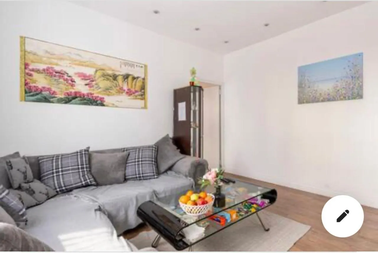 Fresh Apartment & Parking London