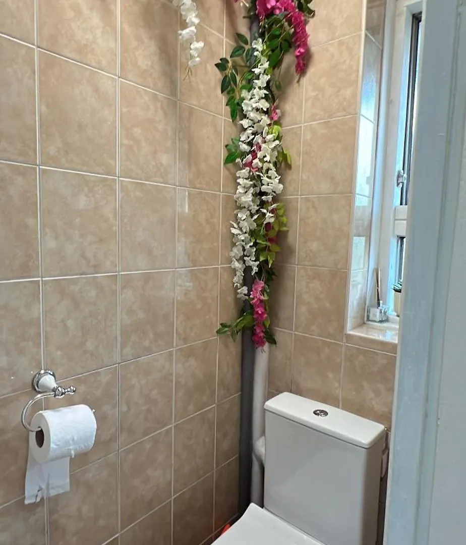 Fresh Apartment & Parking London